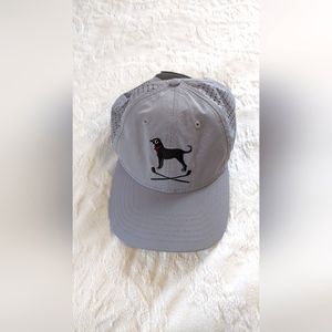 The black dog of Martha's vineyard men's vented golf cap